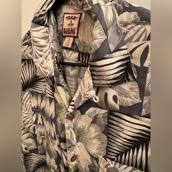 Tommy Bahama 100 % Silk Hawaiian Print Men’s Short Sleeve Shirt Size M - Picture 3 of 5